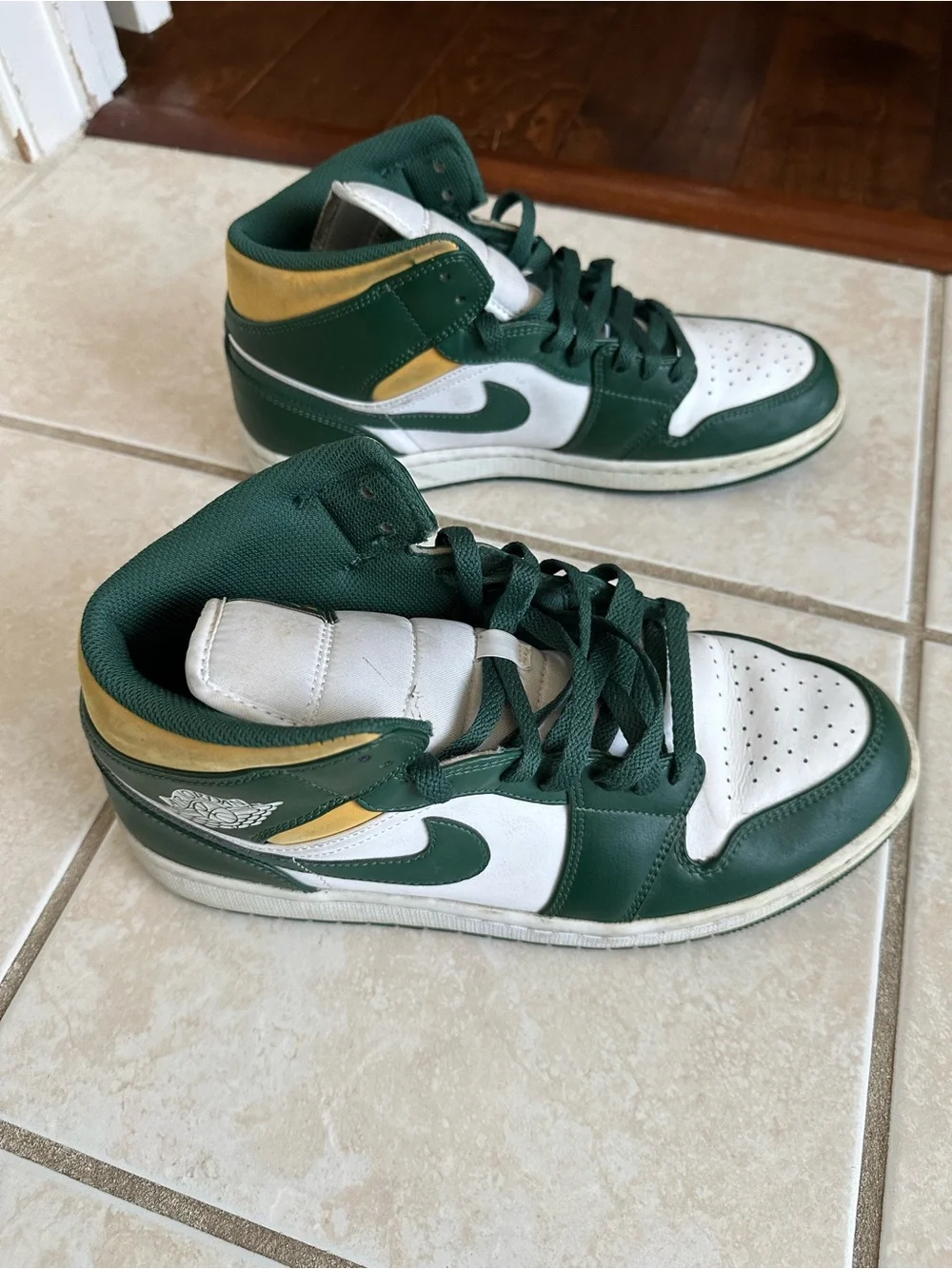 Air Jordan 1 Mid 